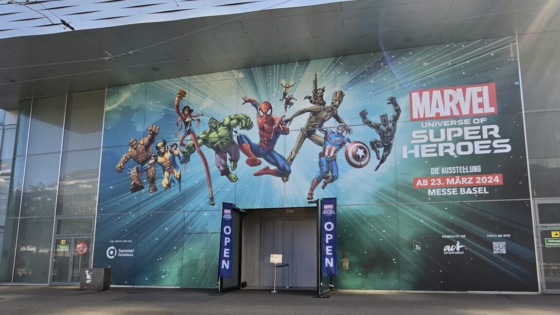 Eingang der Marvel Ausstellung in Basel